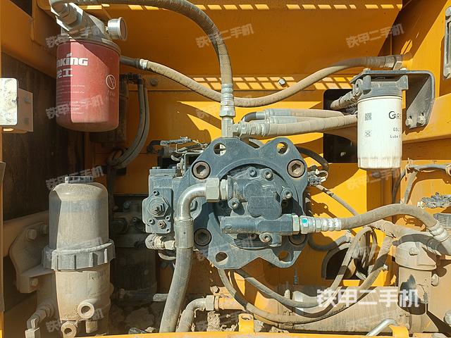 液壓泵艙室正面整體(整機(jī)外觀) 液壓泵艙室正面整體(整機(jī)外觀)