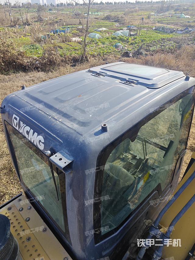 驾驶室顶部（整机外观）