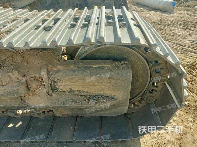 單側(cè)履帶整體(整機(jī)外觀) 單側(cè)履帶整體(整機(jī)外觀)