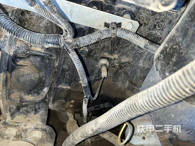 回轉(zhuǎn)馬達(dá)和主控閥（整機(jī)外觀）