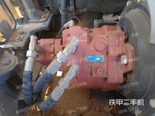 液壓泵艙室正面整體(整機(jī)外觀) 液壓泵艙室正面整體(整機(jī)外觀)