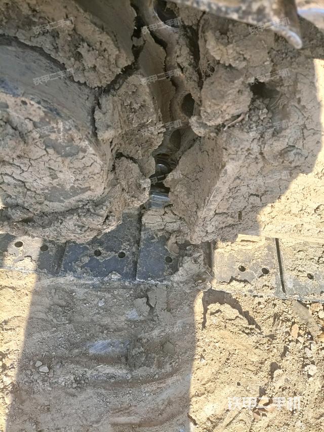 左驅(qū)動輪（行走機構(gòu)）