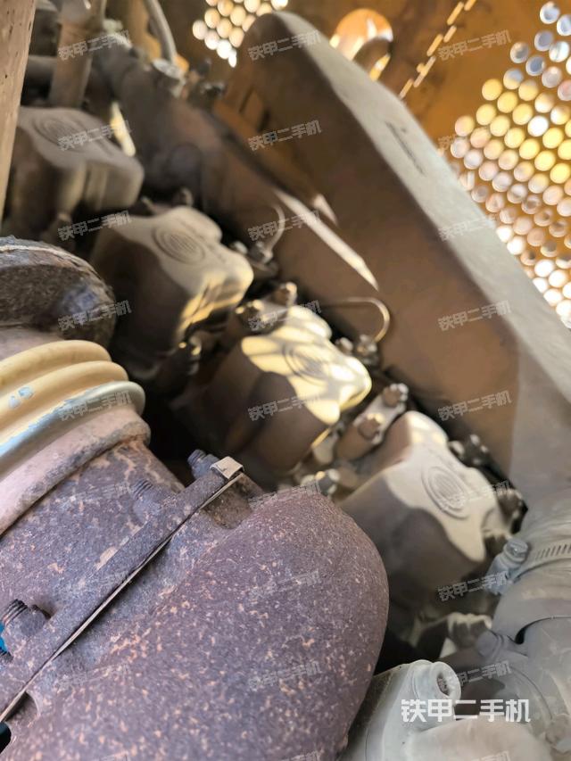 發(fā)動機(jī)左側(cè)全景(推土機(jī)發(fā)動機(jī)艙) 發(fā)動機(jī)左側(cè)全景(推土機(jī)發(fā)動機(jī)艙)