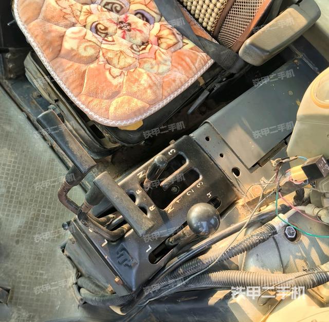 儀表盤全景（推土機(jī)駕駛室）