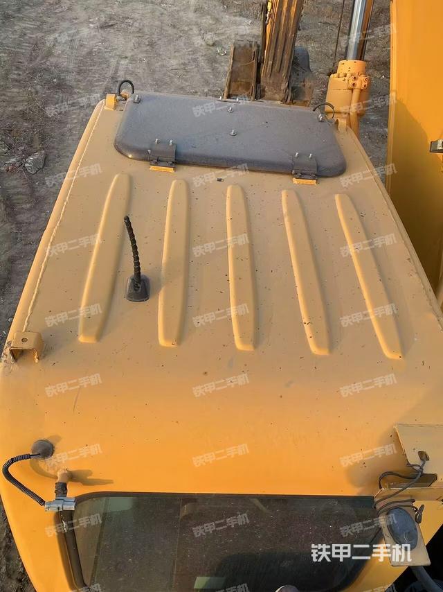 駕駛室頂部(整機外觀) 駕駛室頂部(整機外觀)