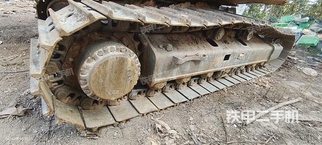 單側(cè)履帶整體(整機(jī)外觀) 單側(cè)履帶整體(整機(jī)外觀)