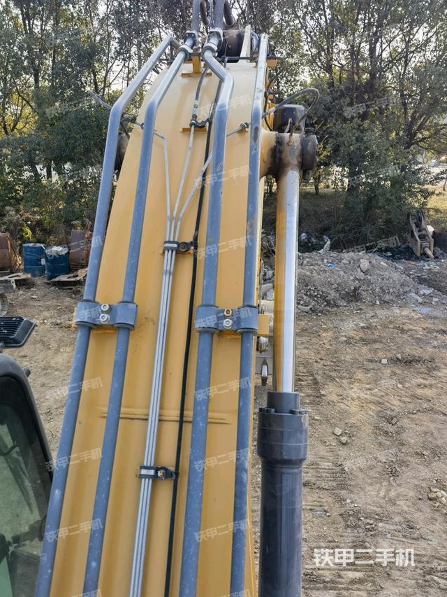 大臂背部俯视（工作和回转装置）