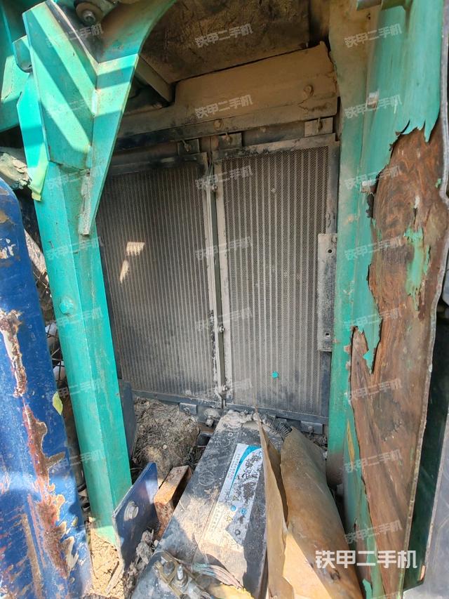 散熱器正面(大件艙室) 散熱器正面(大件艙室)