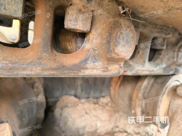 右側(cè)履帶全景（推土機(jī)底盤及工作裝置）