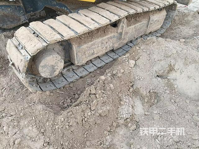 單側(cè)履帶整體(整機外觀) 單側(cè)履帶整體(整機外觀)