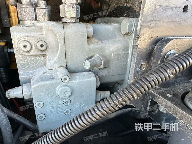 液壓泵艙室正面整體（整機(jī)外觀）