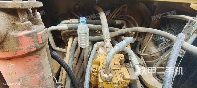 回轉(zhuǎn)馬達(dá)和主控閥(整機(jī)外觀) 回轉(zhuǎn)馬達(dá)和主控閥(整機(jī)外觀)