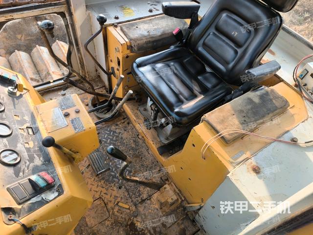 玻璃角標(biāo)(推土機(jī)駕駛室) 玻璃角標(biāo)(推土機(jī)駕駛室)