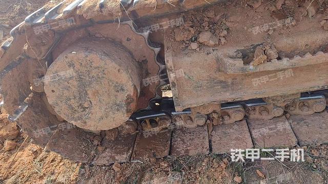 單側(cè)履帶整體(整機外觀) 單側(cè)履帶整體(整機外觀)