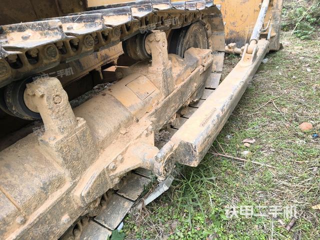 松土器全景（推土機底盤及工作裝置）