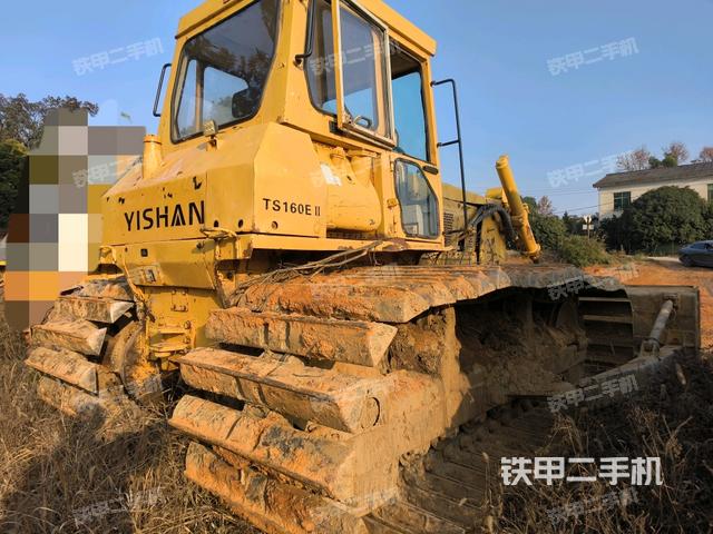 右后45°(推土機(jī)整車外觀) 右后45°(推土機(jī)整車外觀)