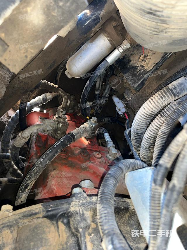 液壓泵艙室正面整體（整機(jī)外觀）