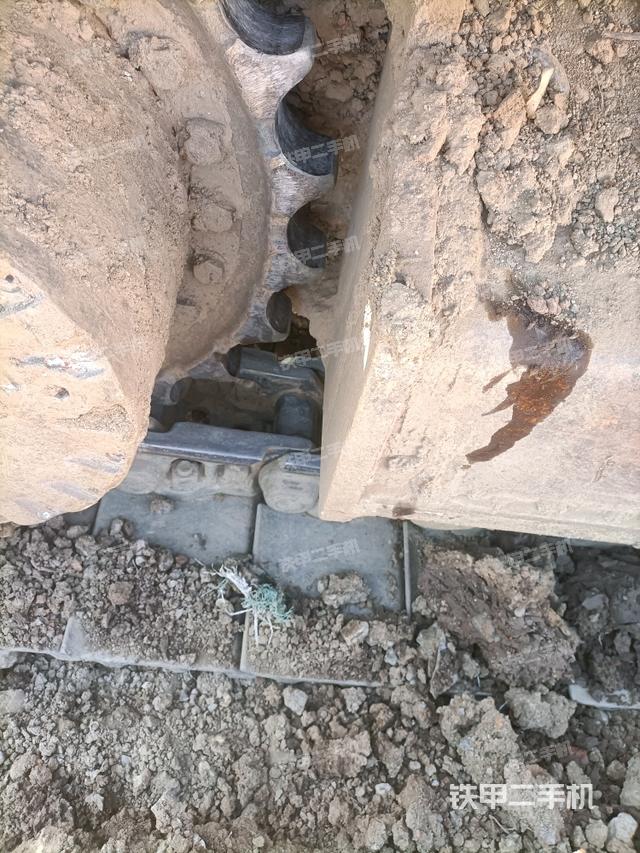 左驅(qū)動輪（行走機構(gòu)）