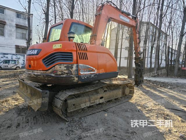 右后45(整機(jī)外觀) 右后45(整機(jī)外觀)