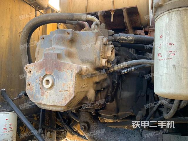 液壓泵艙室正面整體（整機外觀）