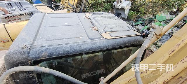 駕駛室頂部(整機(jī)外觀) 駕駛室頂部(整機(jī)外觀)