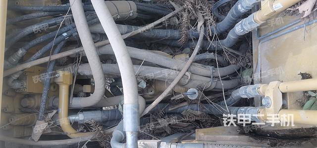 回转马达和主控阀（整机外观）