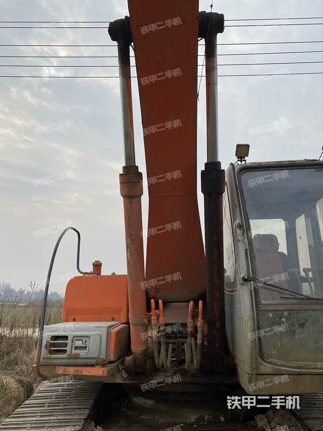 大臂油缸整體?豎拍(工作和回轉(zhuǎn)裝置) 大臂油缸整體?豎拍(工作和回轉(zhuǎn)裝置)