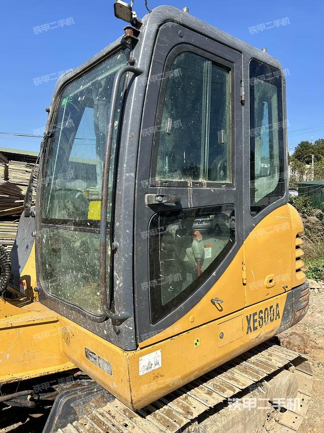 駕駛室整體（整機(jī)外觀）