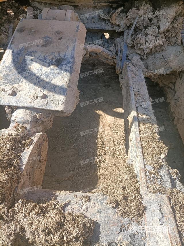 轉(zhuǎn)盤和下車架正前（工作和回轉(zhuǎn)裝置）