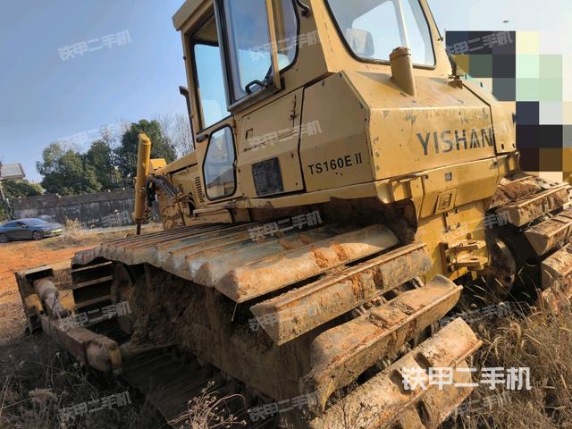 左后45°(推土機(jī)整車外觀) 左后45°(推土機(jī)整車外觀)