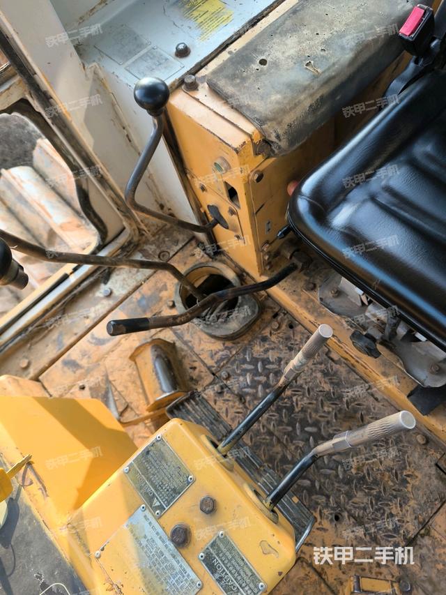 駕駛室外頂部全景(推土機(jī)駕駛室) 駕駛室外頂部全景(推土機(jī)駕駛室)