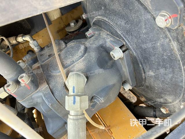 液壓泵艙室正面整體（整機(jī)外觀）