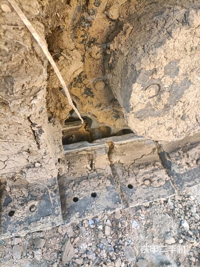 右驅(qū)動輪（行走機構(gòu)）