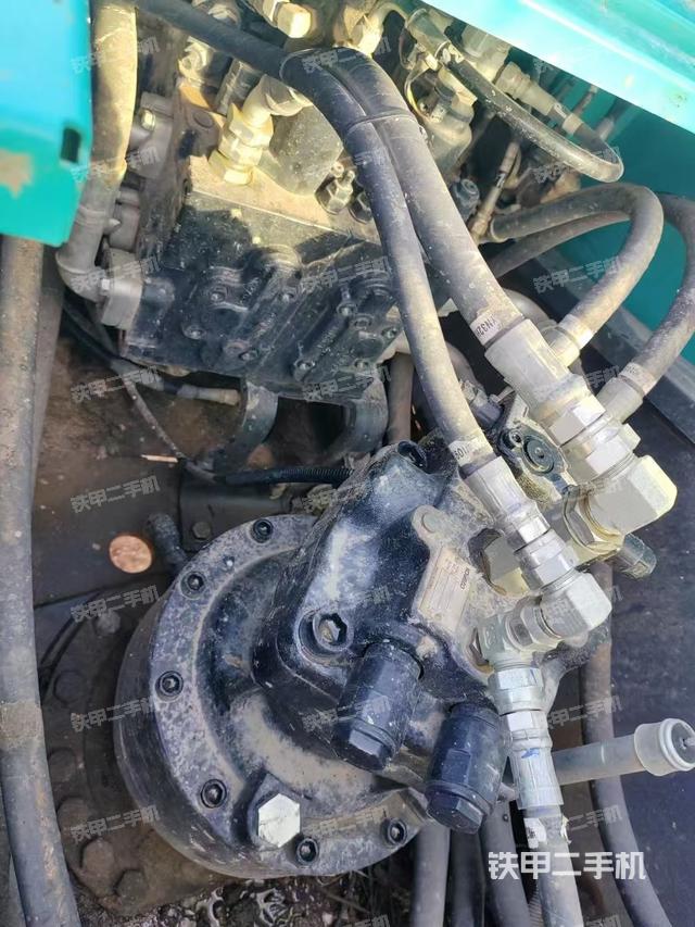 回轉(zhuǎn)馬達(dá)和主控閥（整機(jī)外觀）