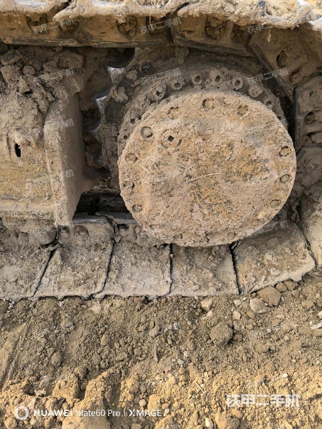 左驅(qū)動輪（行走機(jī)構(gòu)）