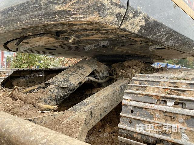 轉(zhuǎn)盤和下車架正前（工作和回轉(zhuǎn)裝置）