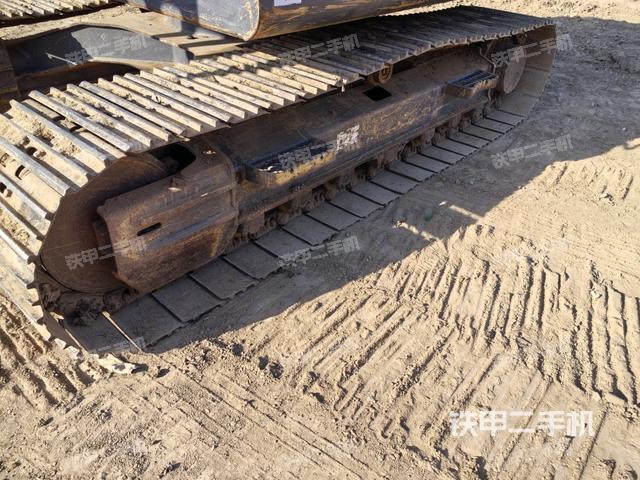 單側(cè)履帶整體(整機外觀) 單側(cè)履帶整體(整機外觀)