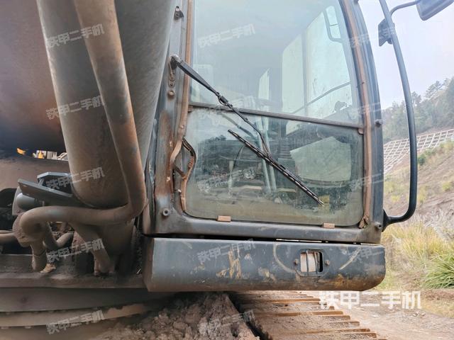 轉(zhuǎn)盤和下車架正前（工作和回轉(zhuǎn)裝置）