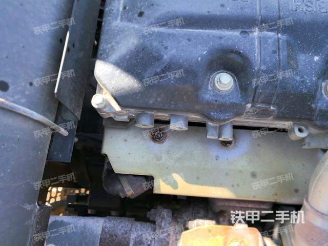 氣門(mén)室蓋螺絲特寫(xiě)（上車(chē)部件）