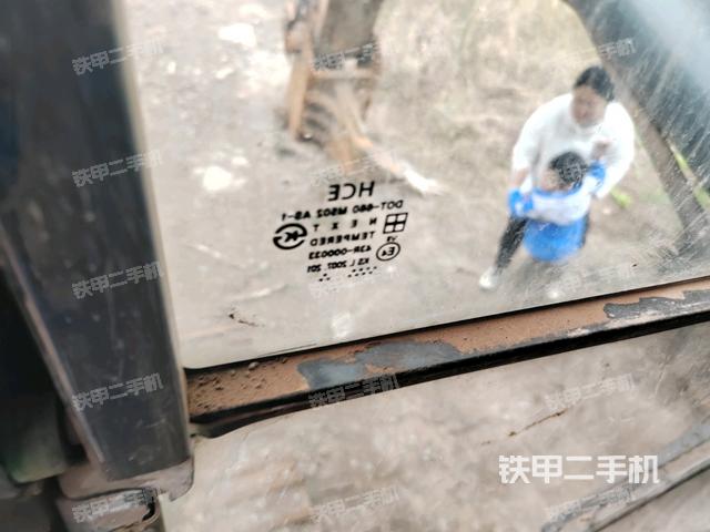 左后方玻璃角標(biāo)（駕駛室部分）