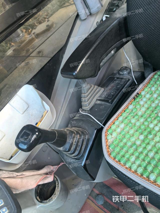 座椅左側(cè)控制臺/音響/含左手柄（駕駛室部分）