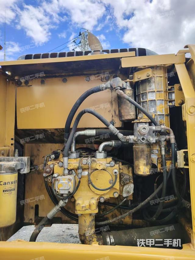 液壓泵艙室正面整體(整機(jī)外觀) 液壓泵艙室正面整體(整機(jī)外觀)