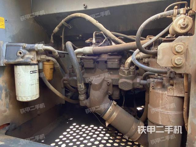 液壓泵艙室正面整體（整機(jī)外觀）