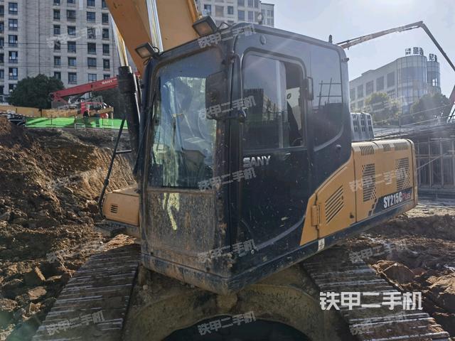 駕駛室整體(整機(jī)外觀) 駕駛室整體(整機(jī)外觀)