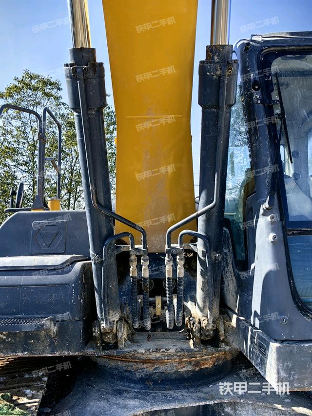 大臂油缸整體?豎拍（工作和回轉(zhuǎn)裝置）