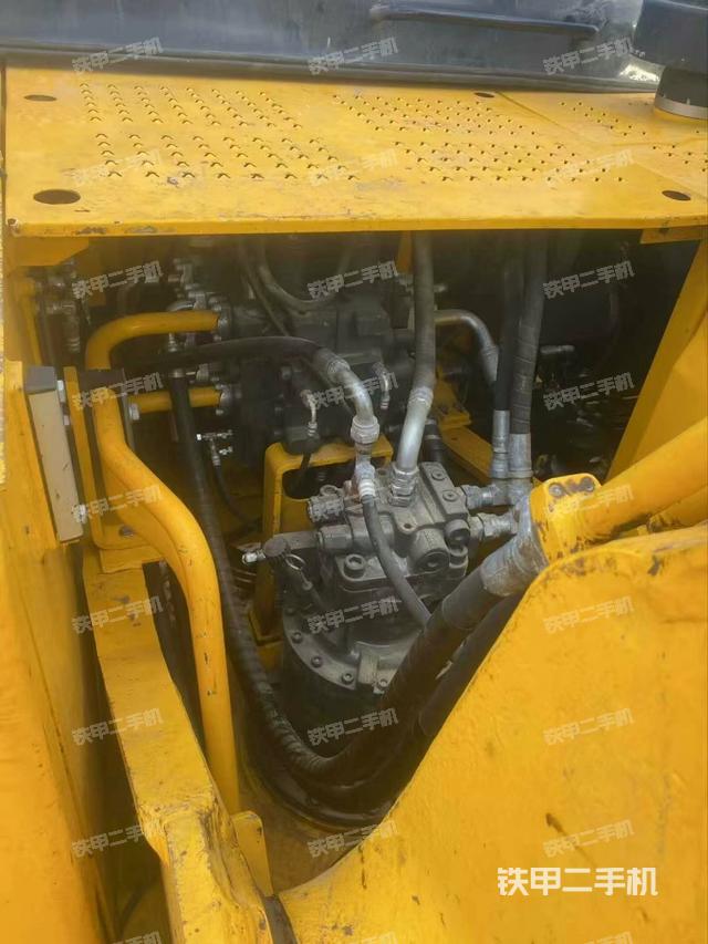 回轉(zhuǎn)馬達(dá)和主控閥（整機(jī)外觀）