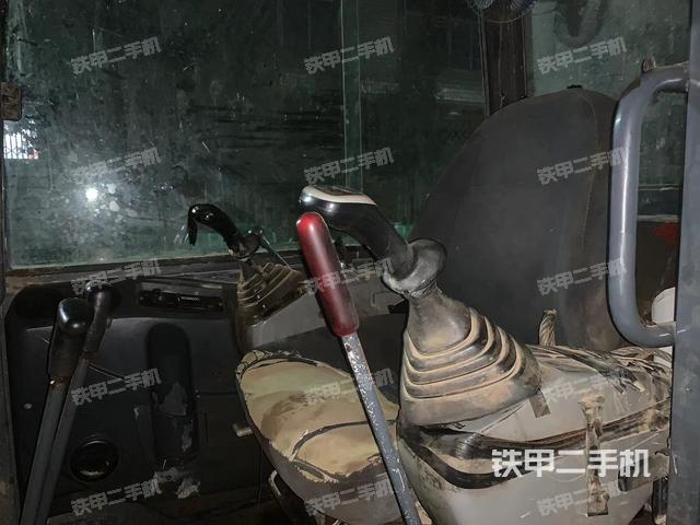 駕駛室整體(整機外觀) 駕駛室整體(整機外觀)