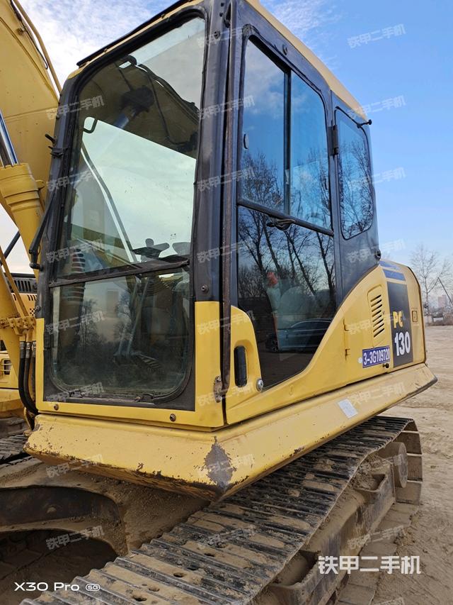 駕駛室整體(整機(jī)外觀) 駕駛室整體(整機(jī)外觀)