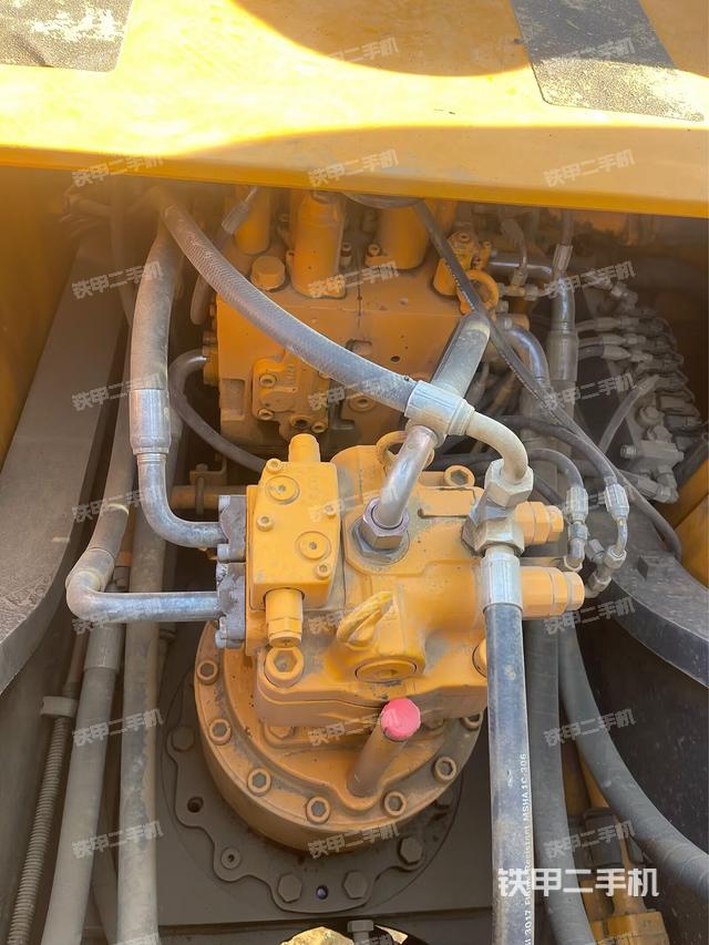 回轉(zhuǎn)馬達(dá)和主控閥（整機(jī)外觀）