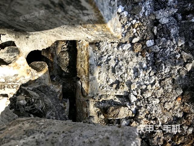 右驅(qū)動(dòng)輪（行走機(jī)構(gòu)）